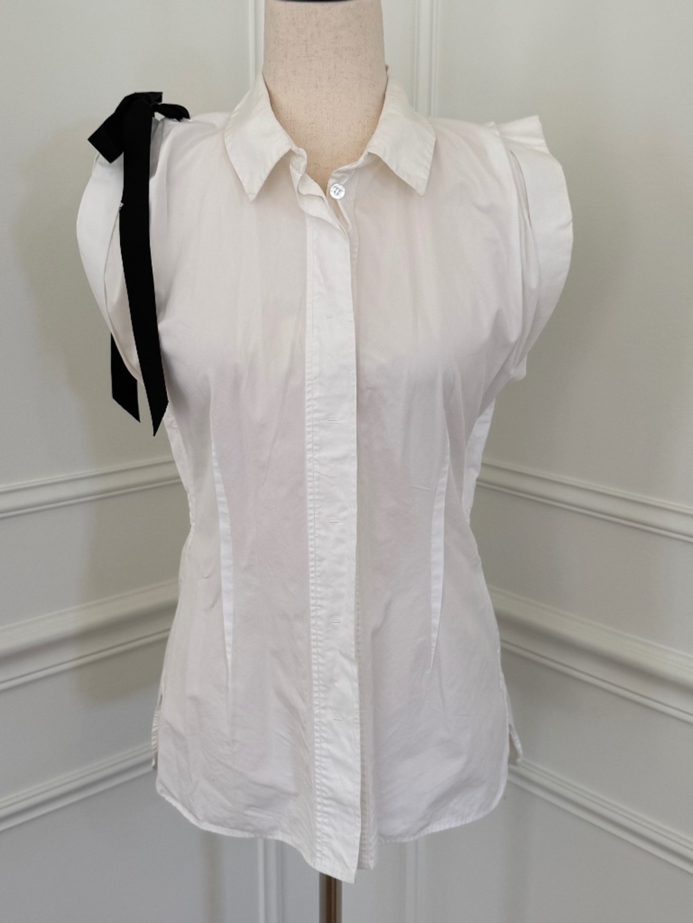 ❤️ LOUIS VUITTON poplin cap-sleeve style blouse with black grosgrain ribbon